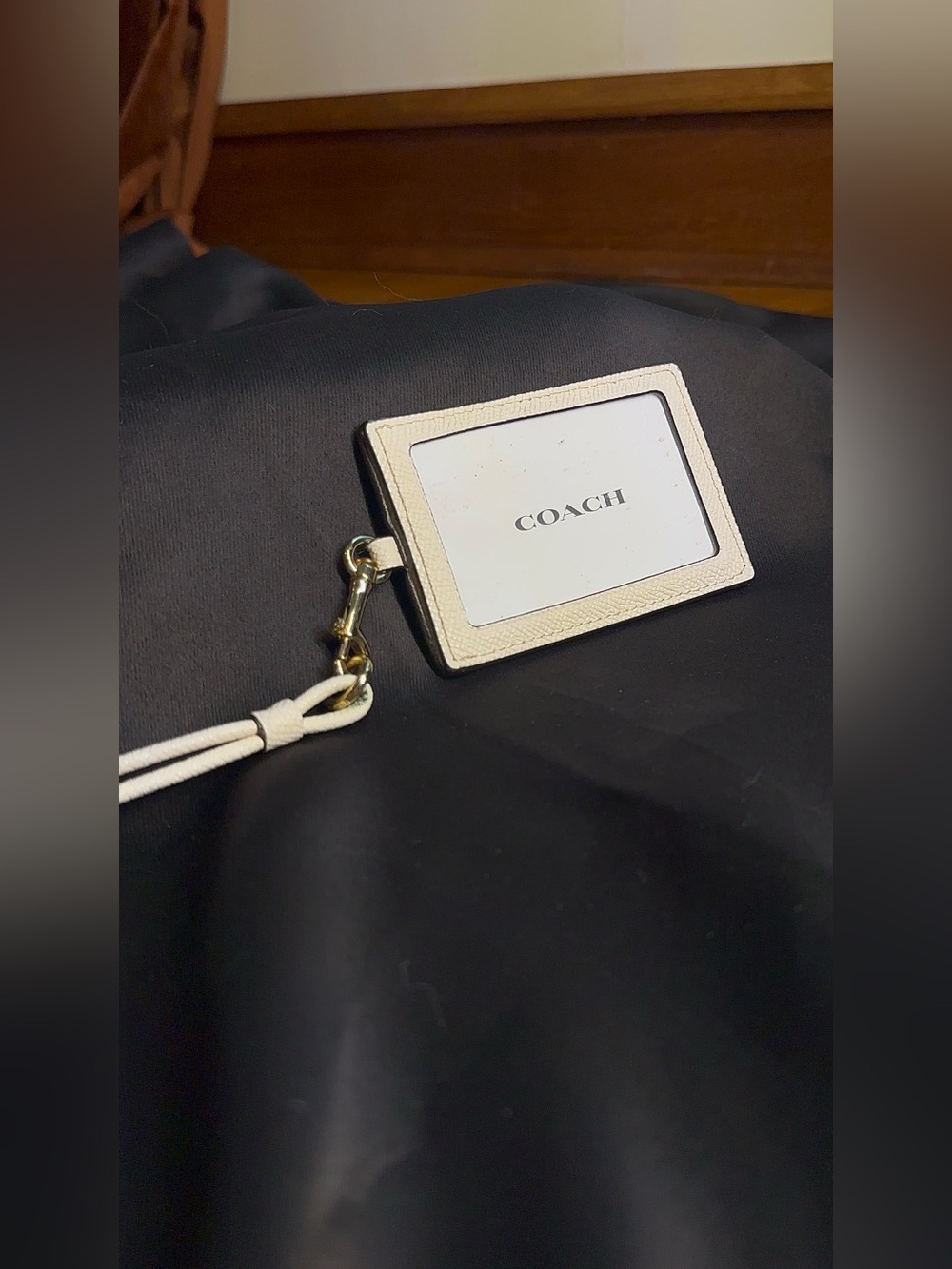 Coach Crossgrain Leather ID Lanyard in Chalk - Picture 2 of 10